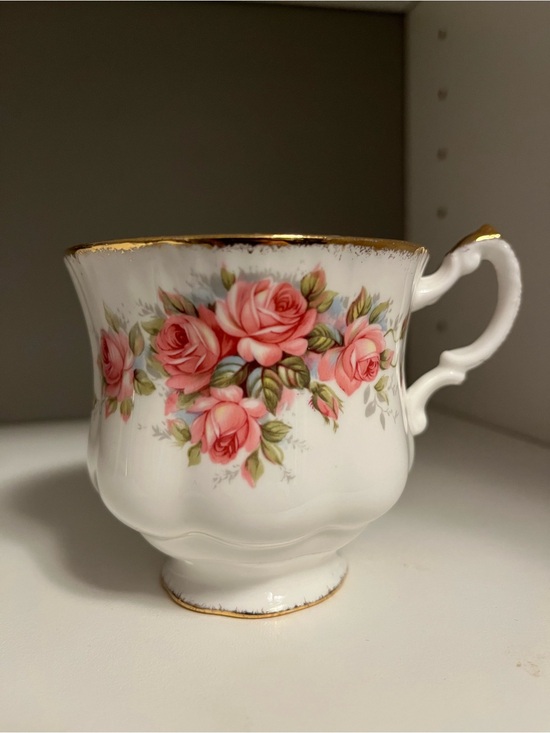 Other - Paragon Elizabeth Rose Bone China Tea Cup England White Pink Floral Gold Trim